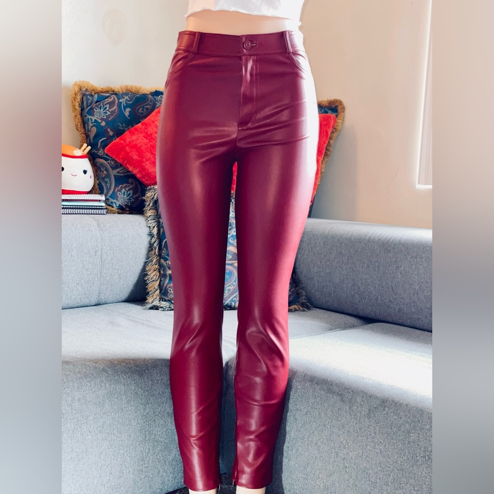 🔥Zara High-Waisted Red Faux Leather Leggings Pants Size M